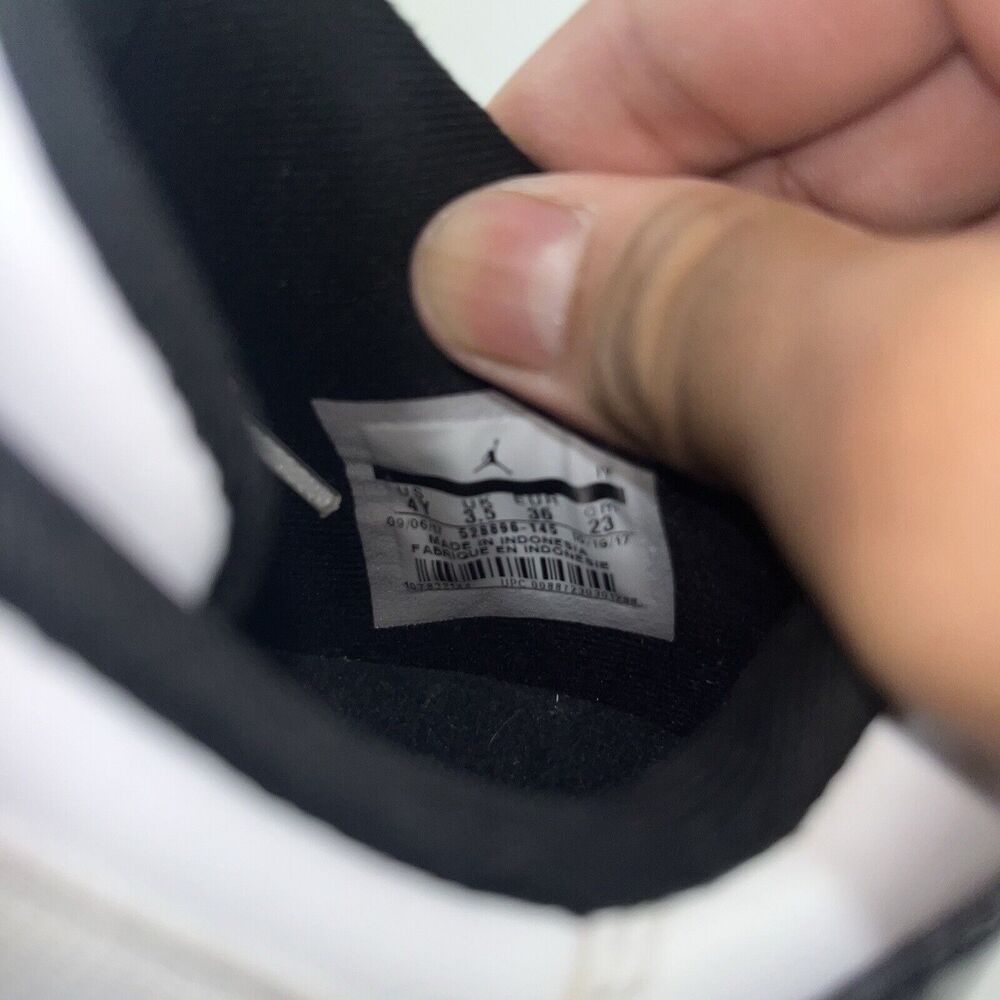 Size 4Y / 5.5 W - Air Jordan 11 Retro Low Emerald - Picture 7 of 7